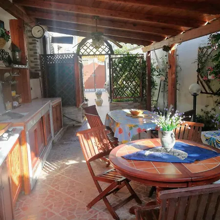 Maddalusa Holiday home